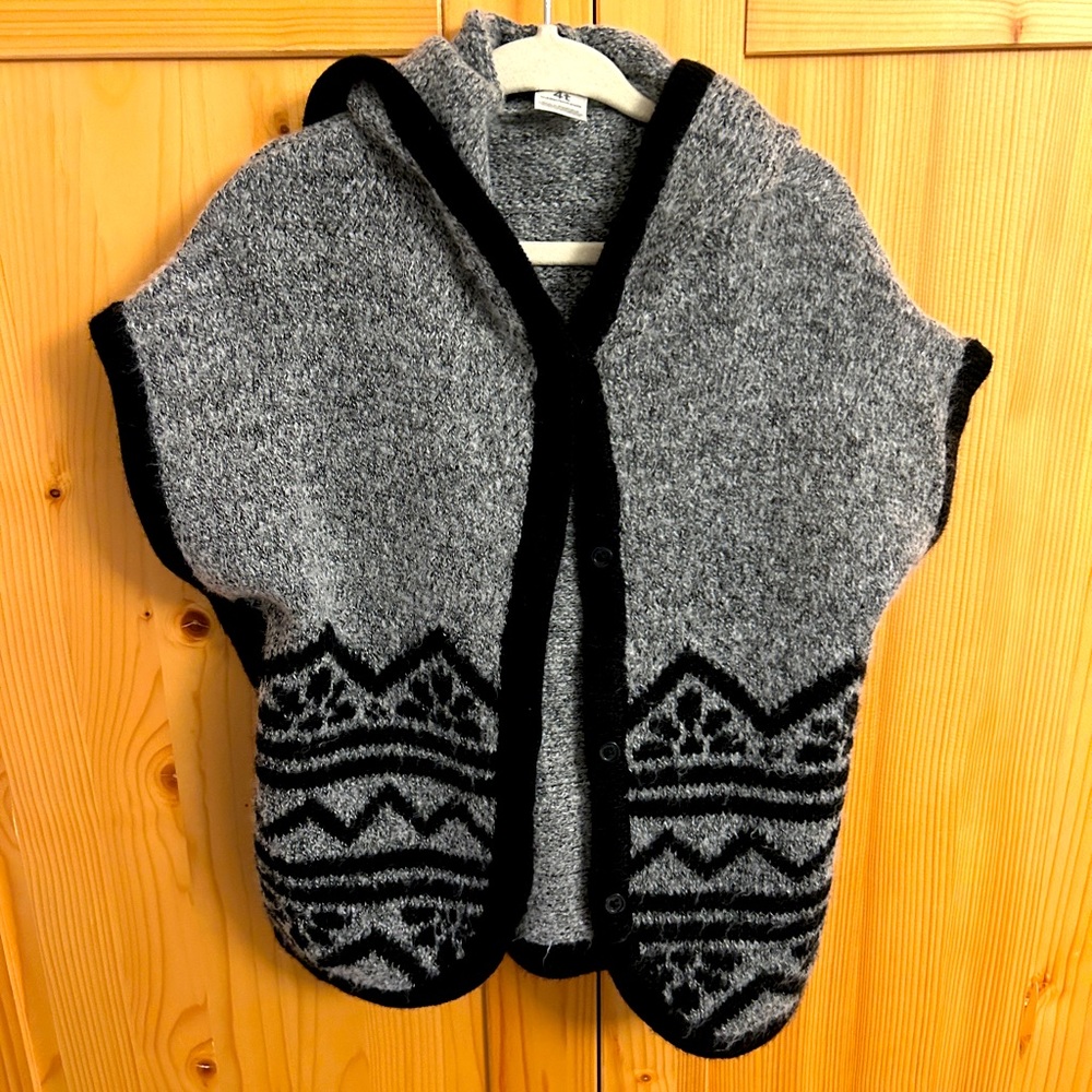 Carter’s size 4T hooded poncho